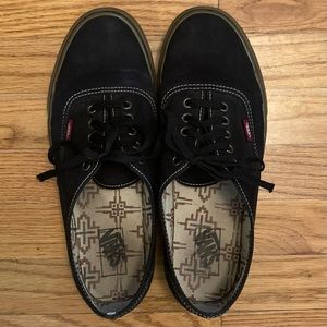 VANS AUTHENTIC / BLACK GUM SOLE / 11